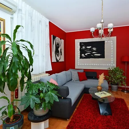 Artsy Apartment *