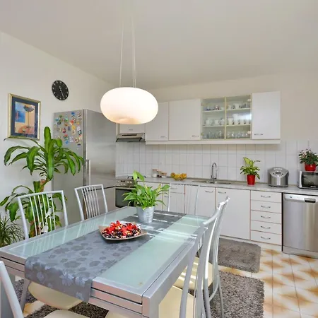 Apartman Artsy Klis